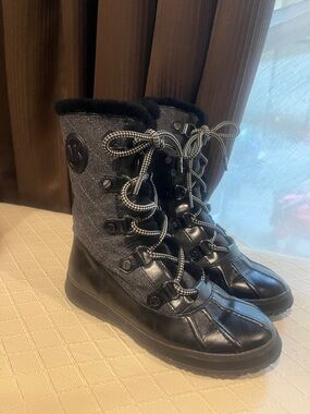 Michael Kors Black Leather and Gray Quilted Lace-Up Winter Boots
